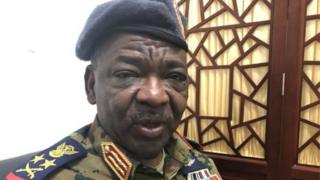 Liyetona Jenerali Salah Abdelkhalek avuga ko akanama ka gisirikare gashobora kwiga ku kuba imyanya yasaranganywa mu buryo bungana hagati y'abasivile n'abasirikare