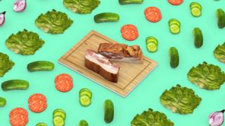 Imagem com tábua com carne ao centro, e ilustrações de tomates, pepinos e alfaces em volta