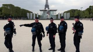 フランス警官(資料写真)