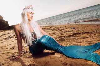 Mermaids gather to compete for UK title - BBC News