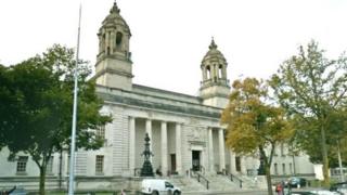 Llys y Goron Caerdydd