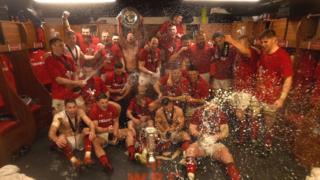 Wales team celebrate winning the Grand Slam