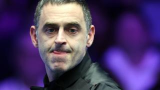 Ronnie O'Sullivan looks at the table
