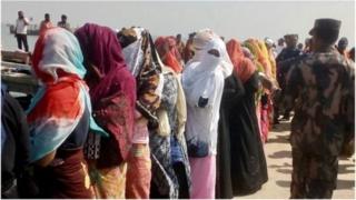 অবৈধভাবে মালয়েশিয়া যাওয়ার চেষ্টা সময় মঙ্গলবার ডুবে যাওয়া ট্রলার থেকে উদ্ধারপ্রাপ্তদের একাংশ