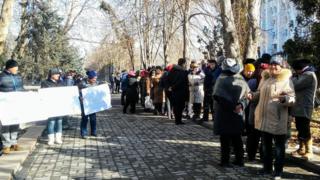 Саламаттыкты сактоо министринин кызматтан кетүүсүн талап кылган митинг