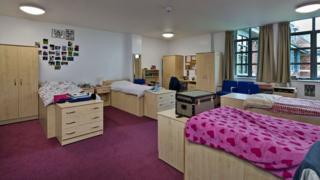 ما معنى عبارة STUDENT ACCOMMODATION ؟