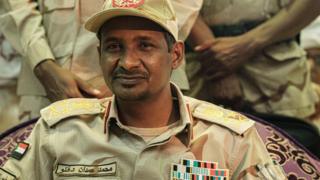 اللواء محمد حمدان دقلو وقع الاتفاق عن المجلس العسكري