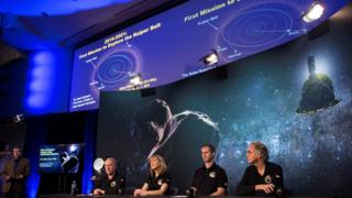 Alan Stern e sua equipe explicam missão em busca de imagens Ultima Thule em auditório