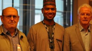 Tsohon shugaban sashen Hausa na BBC Bary Bargers ( Dama )