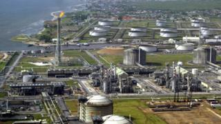 Cette photo prise le 18 mai 2005 montre le terminal de pétrole et de gaz du groupe Shell à Bonny Island, dans le Sud-Est du Nigéria.