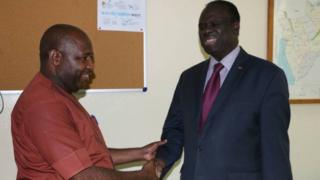Intumwa ya Onu Michel Fafando (i buryo) hamwe na Evariste Ndayishimiye, umunyamabanga mukuru wa CNDD/FDD