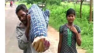 স্ত্রীর লাশ নিয়ে ছুটে চলা ধন মাঝি।