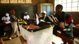 Umunyagihugu ariko aratora mu matora yo mu Burundi mu 2015