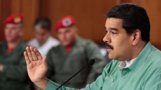 На раздаточном материале, предоставленном Miraflores Press, президент Венесуэлы Николас Мадуро во время встречи во Дворце Мирафлорес 4 января 2016 года