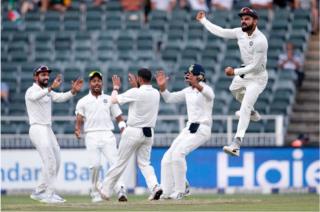 విజయానందంలో భారత క్రికెట్ జట్టు