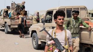 Yemeni pro-government fighters advance towards rebel-held Hudaydah port city (6 November 2018)
