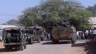 La population ne pourra pas circuler de 6 heures 30 du soir à 6 heures 30 du matin, a souligné le ministre de l'intérieur pendant deux mois.