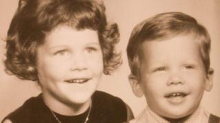Denise y Bo, de niños
