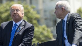 Trump junto a Sessions