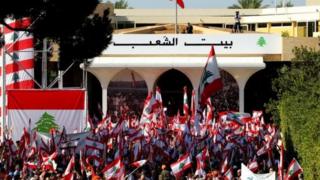 بعض الصحف اعتبرت القانون اختراق جديد بينما وصفته أخرى بأنه طائفي
