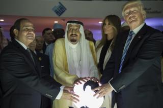 Misir prezidenti Abdul Fəttah əl-Sisi, Səudiyyə kralı Salman və ABŞ prezidenti Donald Trump - Ər-Riyad, 21 May 2017