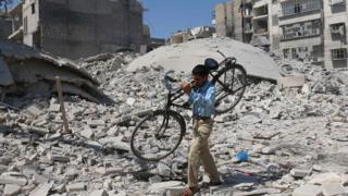 シリア北部のアレッポで(11日)
