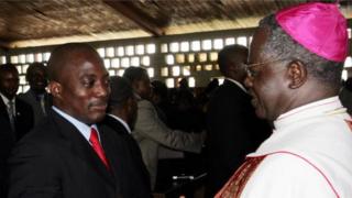 Le président Joseph Kabila avec l'archevêque de Kinshasa, Laurent Monsengw