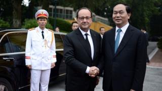 Tổng thống Pháp Francois Holland bắt tay Chủ tịch VN, Trần Đại Quang tại Hà Nội tháng 9/2016