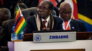 Robert Mugabe, 93 ans, est le plus vieux président en exercice au monde.
