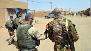 L'opération française Barkhane contre les jihadistes s'étend sur cinq pays du Sahel (Mali, Mauritanie, Tchad, Niger et Burkina Faso).