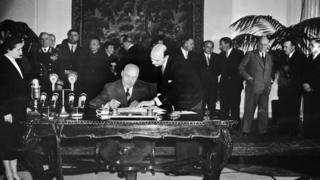 Josef Cyrankiewicz signing the pact