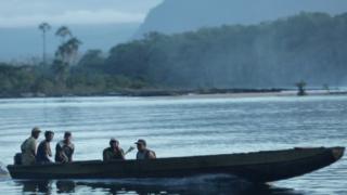 Pemones em barco tipico
