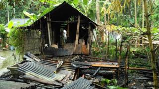 শুক্রবার ভোররাতে এ হিন্দু বাড়িতে অগ্নিসংযোগ করা হয়।