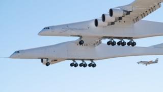 Дунёдаги энг катта самолёт илк бор осмонга кўтарилди