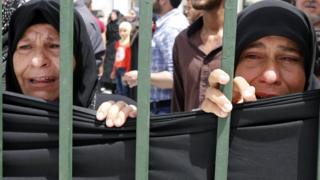 بعض أقارب ضحايا إرهاب في سوريا