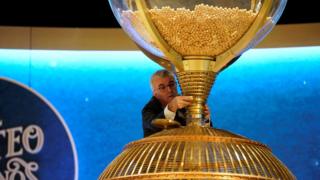 Lottery balls are dropped into a rotating drum before the start of Spain"s Christmas lottery "El Gordo" (The Fat One) in Madrid