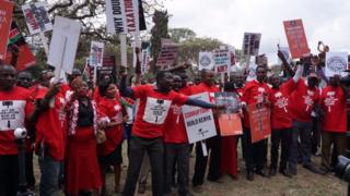 Abitavye amatora basaba prezida Uhuru Kenyatta gufata ingingo