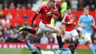 Manchester United kumenyana na wapinzani wao wa Jadi Man City ugani Old Trafford