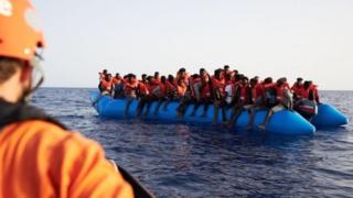 Libya açıklarında kurtarılan göçmenler (5 Temmuz 2019)