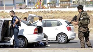 Турецкая проверка безопасности на автомобилях в Диярбакыре, 8 сентября 15