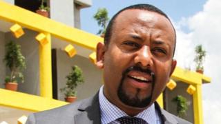 Abiy Ahmed ayaa noqday Ra'iisulwasaare ka dib markii uu si lamafilaan ah isu casilay ninka uu badalay