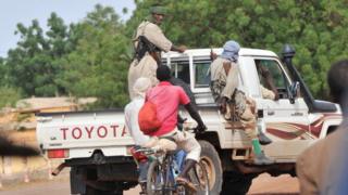 Mali: un président de tribunal enlevé apparaît dans une vidéo