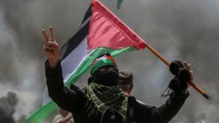 تصاعدت الاحتجاجات الاخيرة بالتزامن مع حفل افتتاح أول سفارة أمريكية في القدس، الخطوة الأمريكية المثيرة للجدل التي أثارت غضب الفلسطينيين.