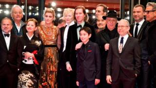 مجموعة عمل وأبطال فيلم "جزيرة الكلاب" في مهرجان برلين السينمائي الدولي