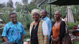 መስከረምና ባልደረቦቿ በአትክልት ስፍራ ውስጥ