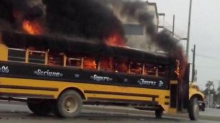Decenas de comercios y vehículos fueron incendiados por el Cartel del Golfo en Reynosa.
