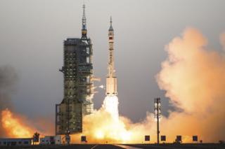 Dayax-gacmeedka Shenzhou-11 oo aroornimadii Isniinta laga ganay Gansu, woqooyiga Shiinaha