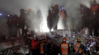 Rescue workers on a collapsed building in the Obrera neighbourhood in Mexico City, September 20, 2017