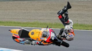 La caída en Motegi no fue la primera que sufrió Pedrosa en el circuito japonés, donde también sufrió un accidente en 2007.