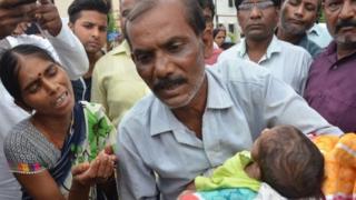 கோரக்பூர் அரசு மருத்துவமனையில் மீண்டும் 42 குழந்தைகள் மரணம்